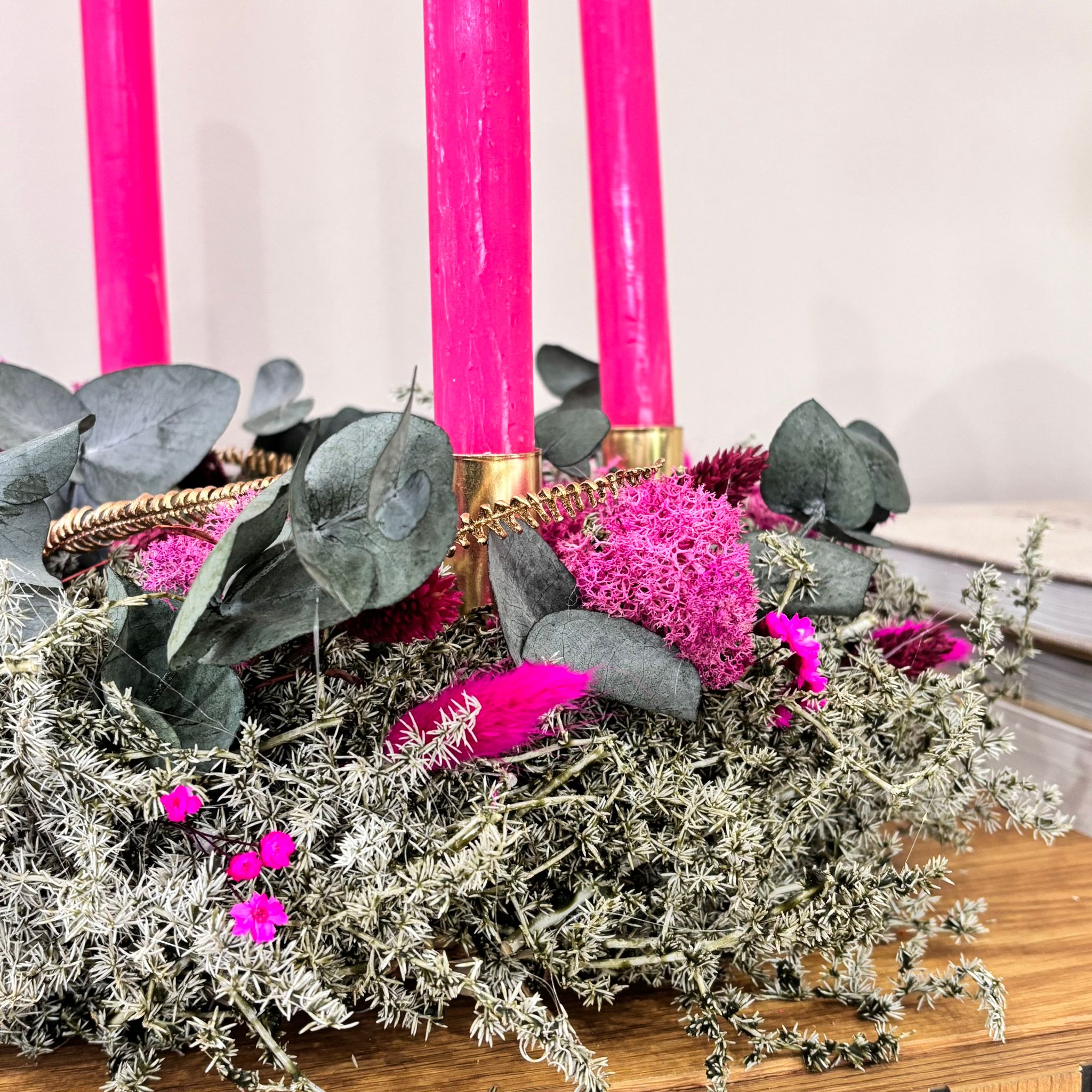 Adventskranz "Frost & Fuchsia" in grün pink