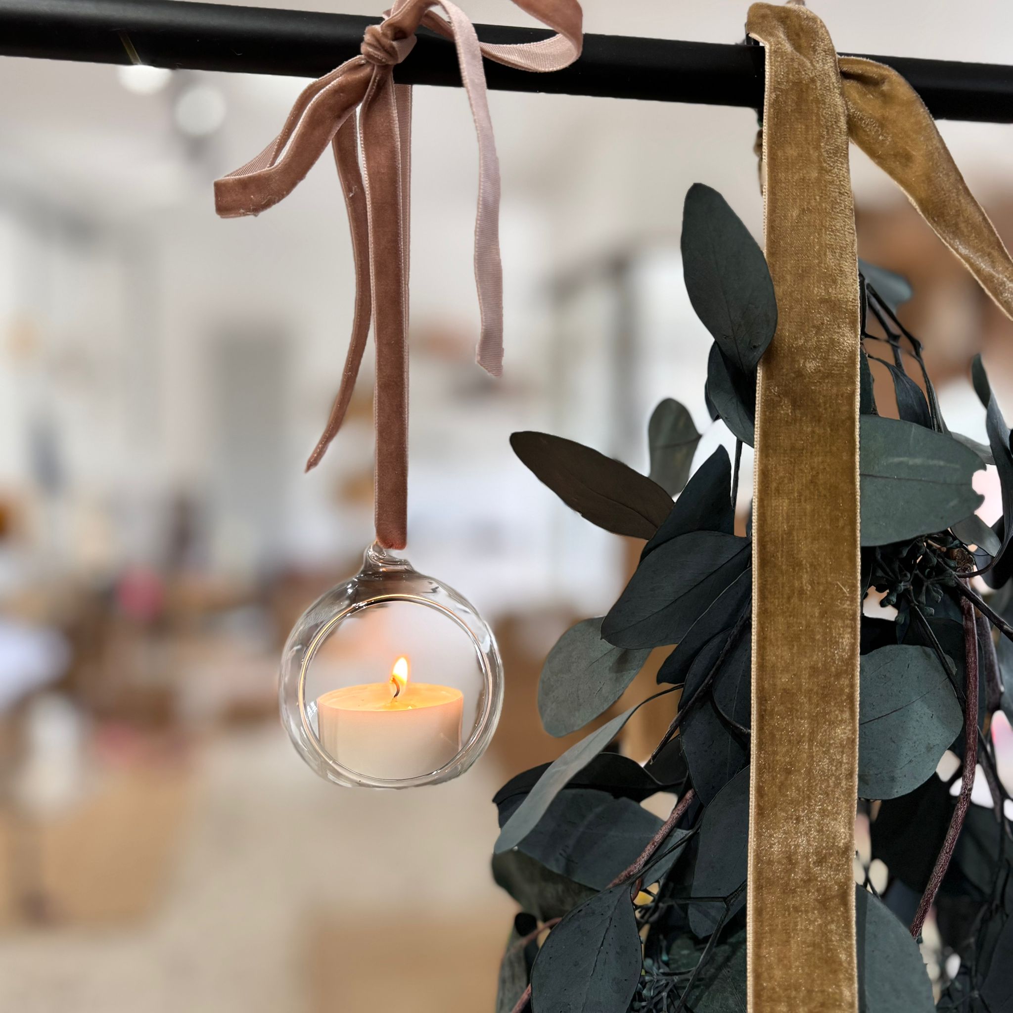 4er Set Weihnachtskugeln aus Glas - geöffnet