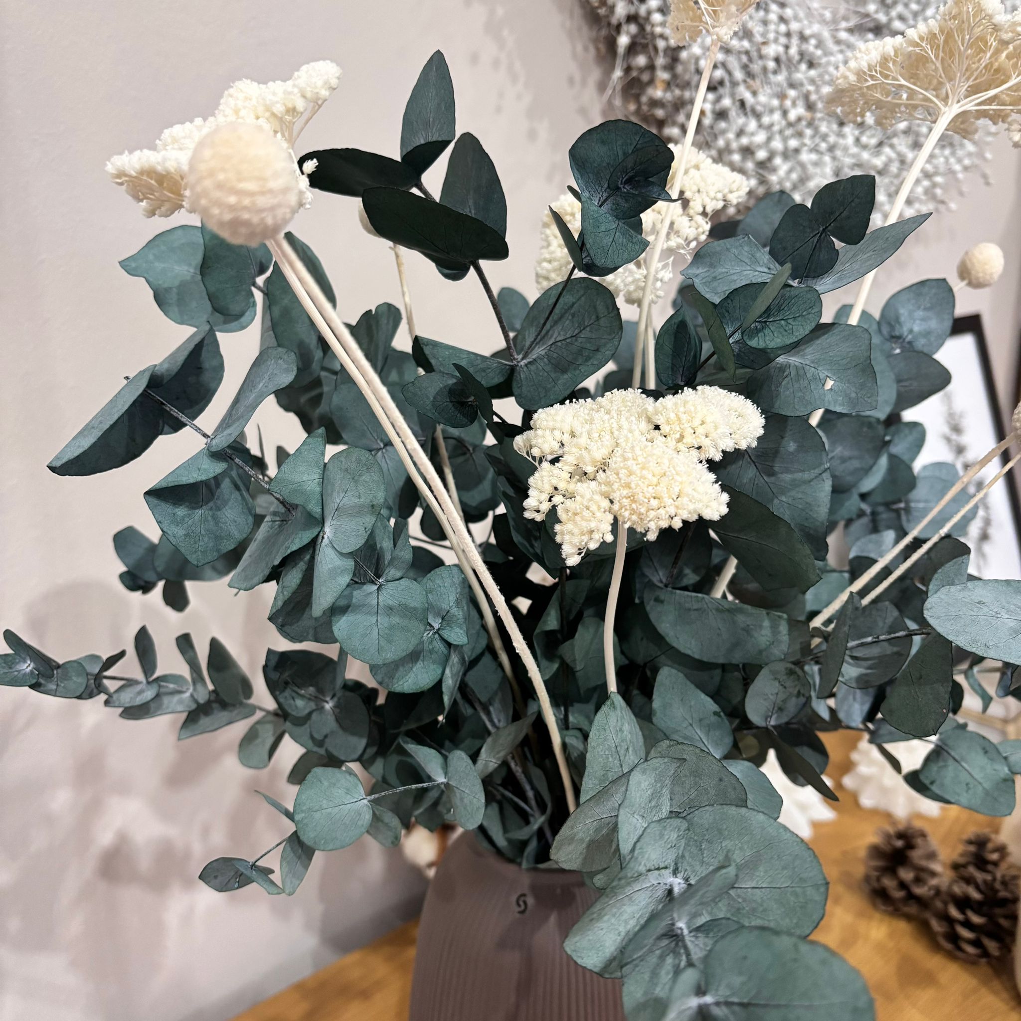 Pop of Color: Eukalyptus weiß