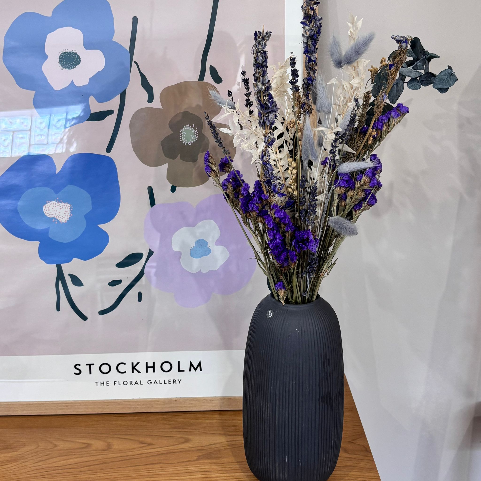 Elegante Kombination: Lockerer Trockenblumenstrauß mit Statice und Eukalyptus - Outlet