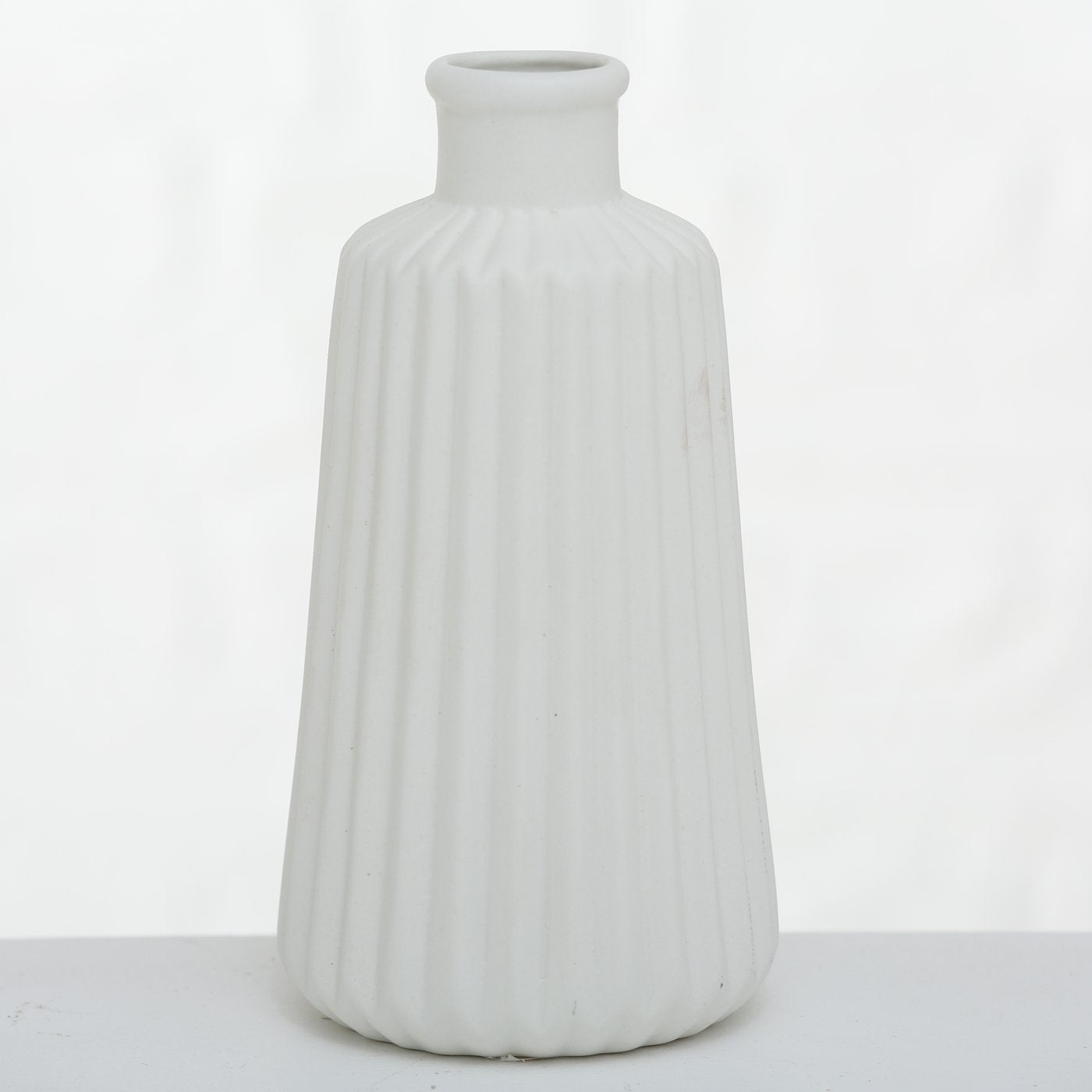 Schlichte Porzellanvase in Mattweiß – Zeitloses Design für jedes Ambiente - Lykke&You GmbH
