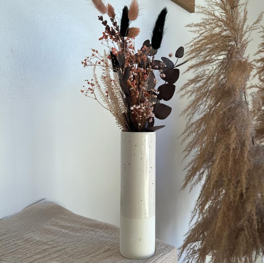 Eulenschnitt Steingut-Vase in "love" weiß - Lykke&You GmbH