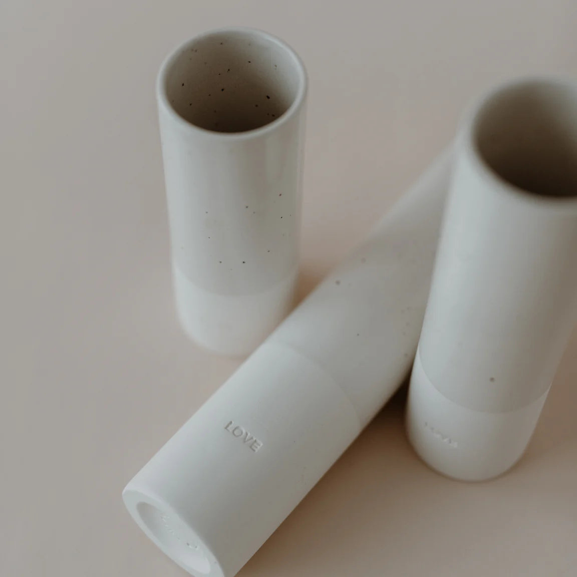 Eulenschnitt Steingut-Vase in "love" weiß - Lykke&You GmbH