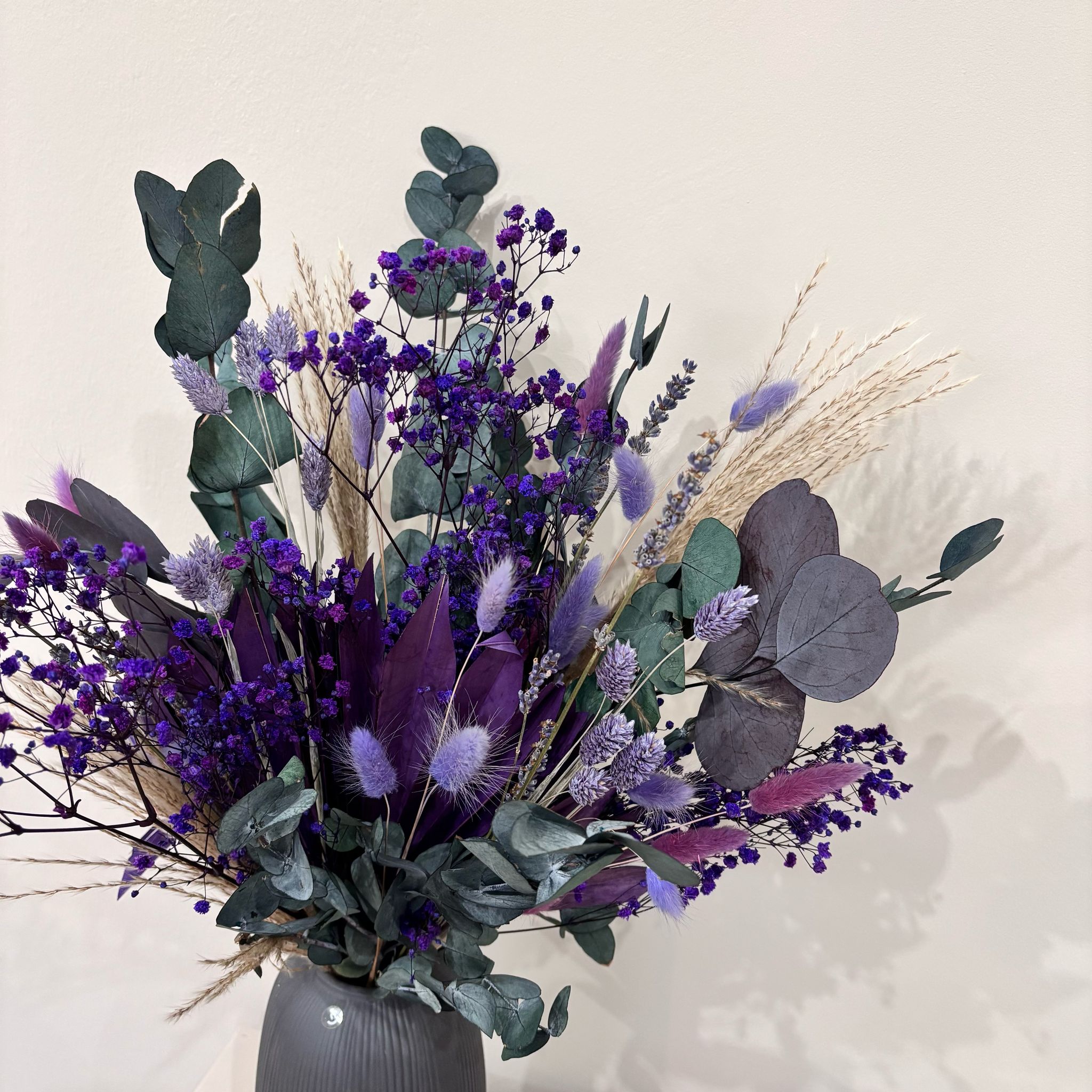 Touch of Violett: Zeitlose Eleganz in Lilatönen - Trockenblumenstrauß fürs ganze Jahr - Lykke&You GmbH