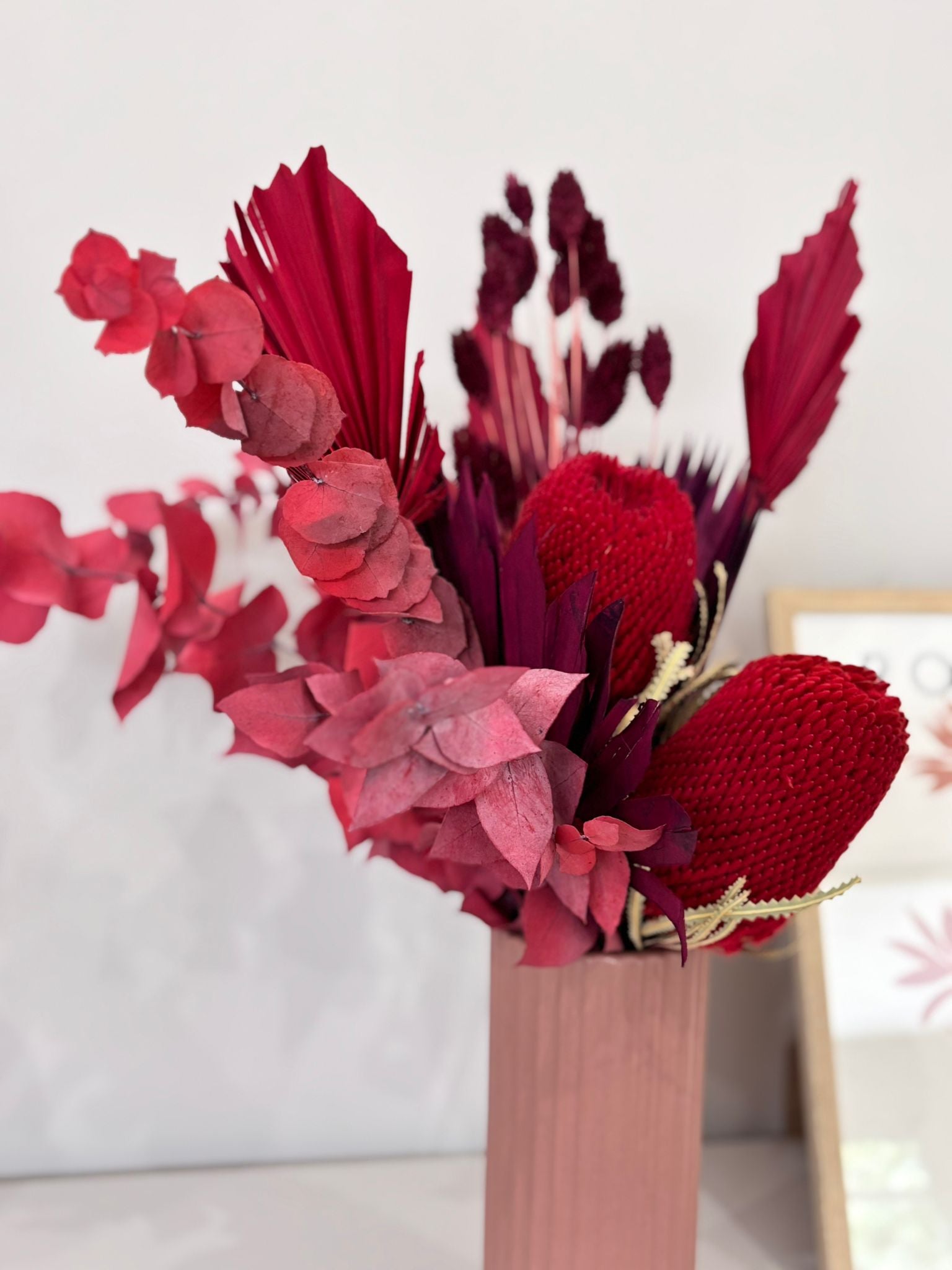 Red Velvet: Ein Statement-Strauß in kräftigem rot - Lykke&You GmbH