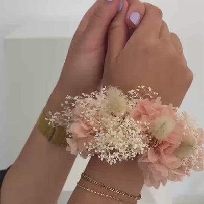 Armband Trockenblumen rosa mit Hortensie und Schleierkraut