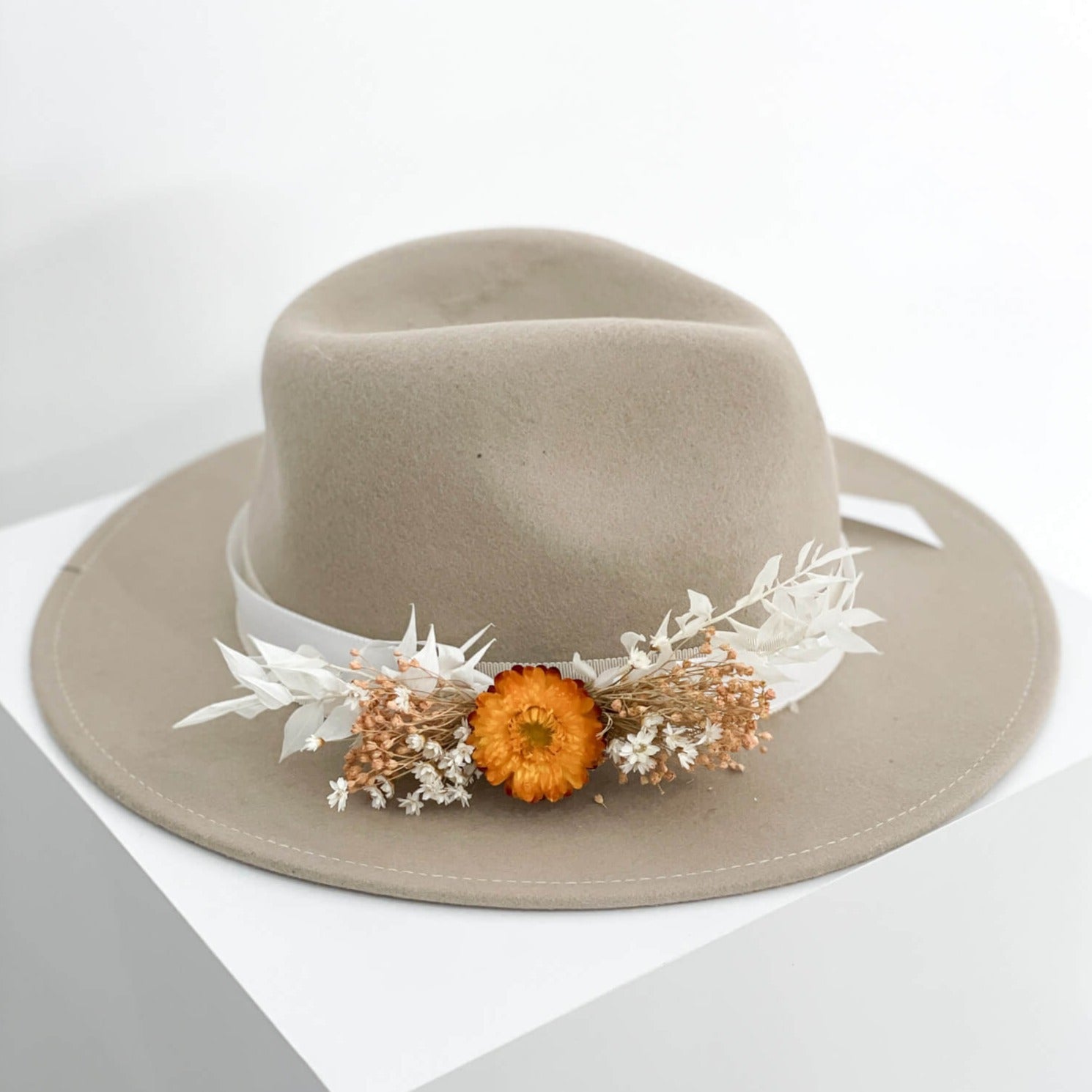 Hatband dried flowers terracotta