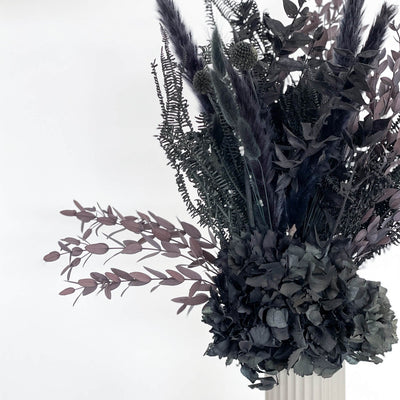 Brautstrauß schwarz Trockenblumen mit Hortensie