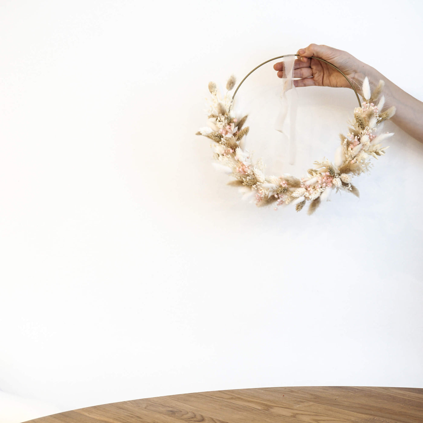Trockenblumenkranz Blütenzart | 25 cm | sanfte Naturtöne | Wandkranz - Lykke&You