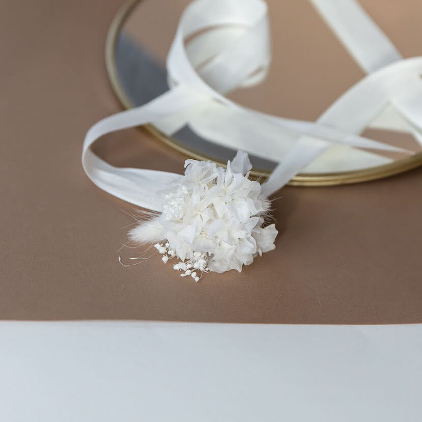 Bracelet dried flowers white with hydrangea