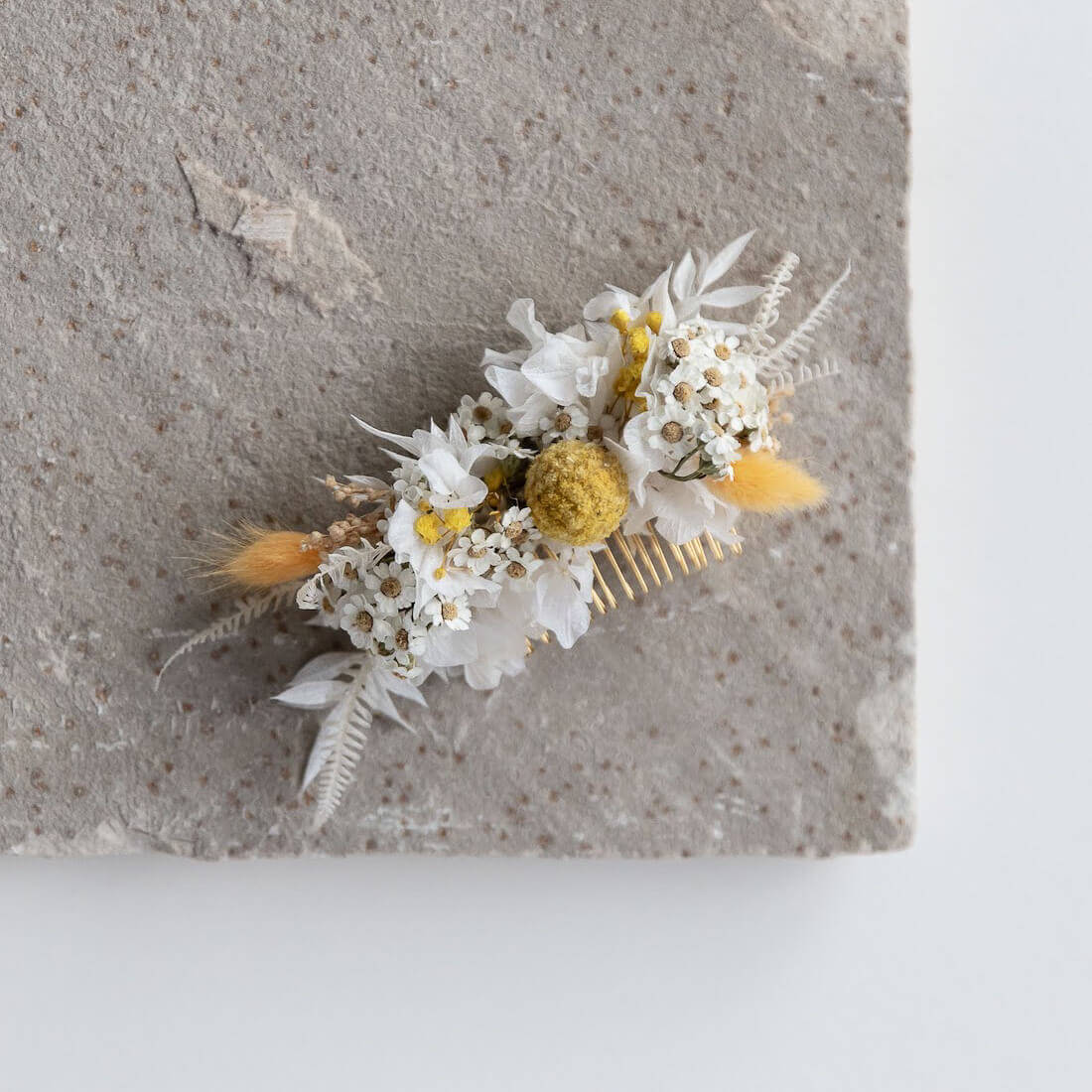 Haarkamm Trockenblumen weiß gelb I Hochzeit, Kommunion, Blumenmädchen - Lykke&You