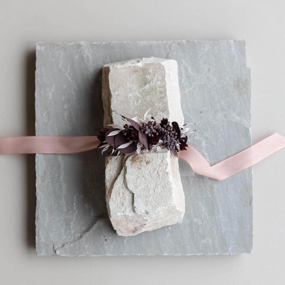 Bracelet dried flowers eucalyptus bordeaux wintry