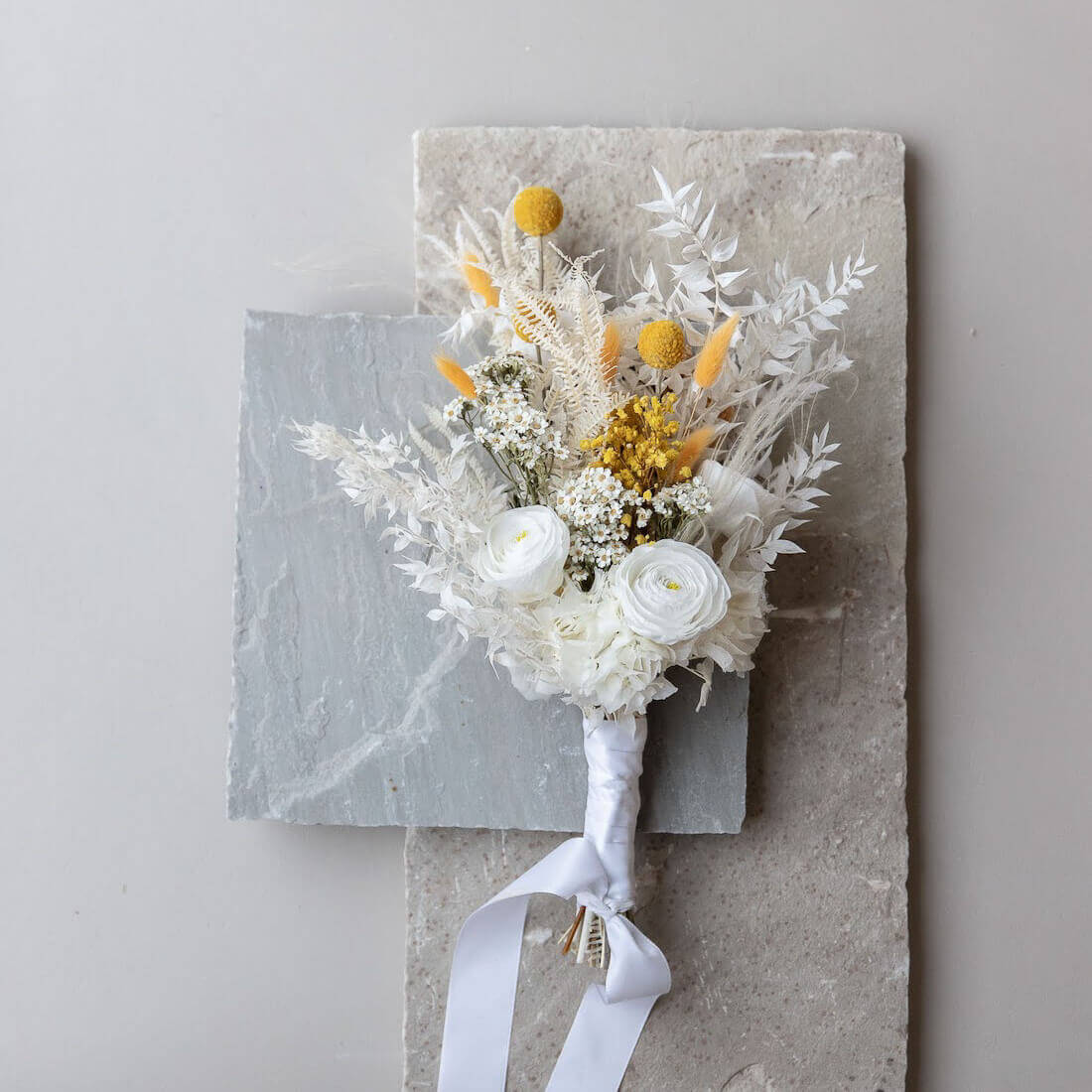 Brautstrauß Trockenblumen Ranunkeln | Hochzeitstrauß weiß - Lykke&You