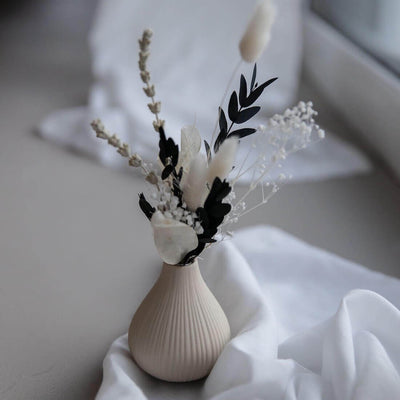 Kleine Vase mit Rillen
