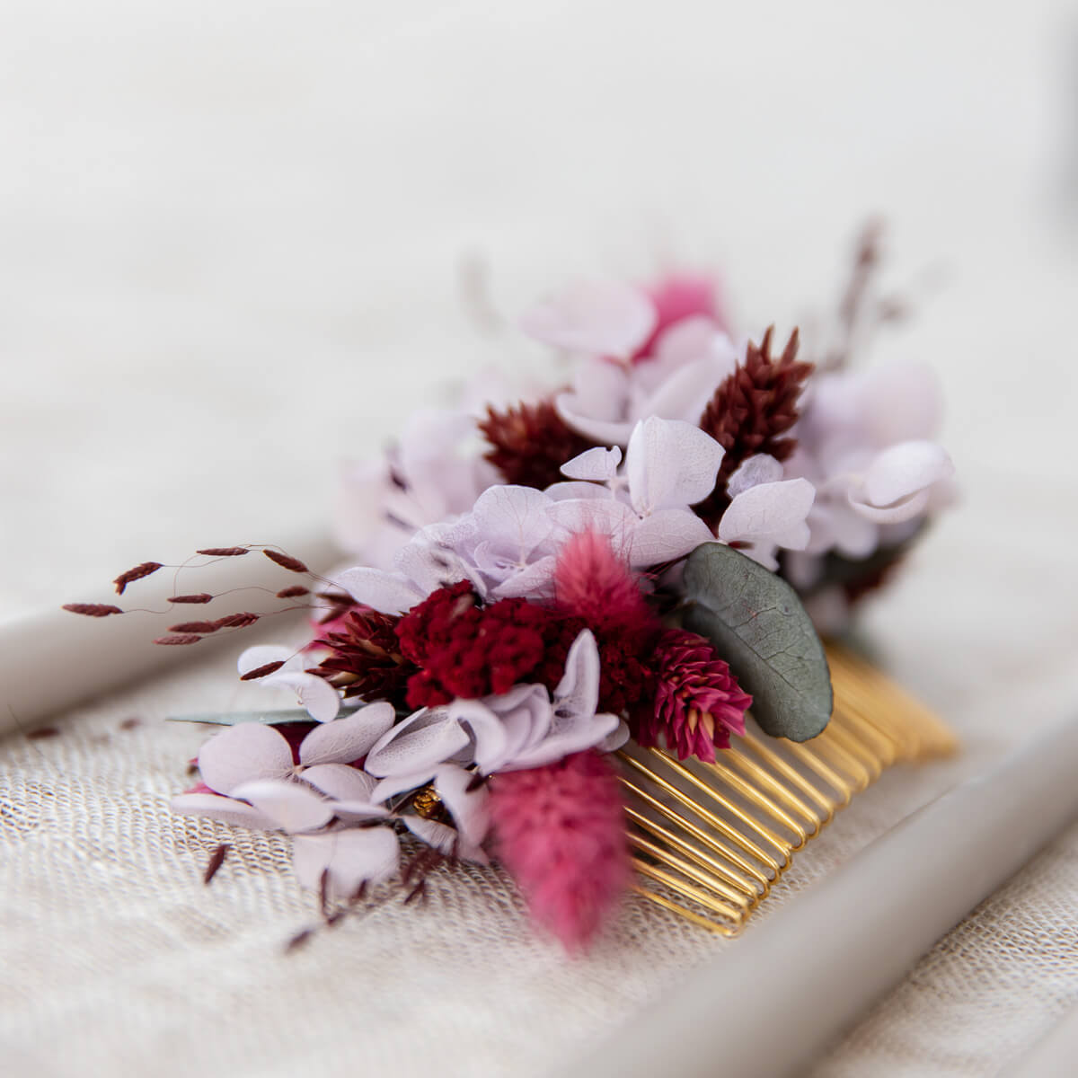 Romantische Verführung: Haarkamm Berry aus Trockenblumen für deinen Look