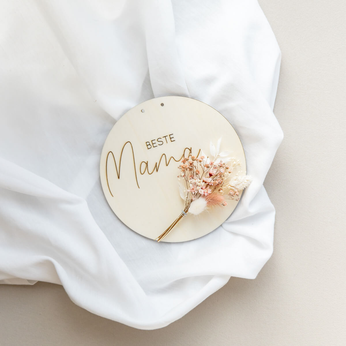 Mother's Day gift idea wooden disc with dried flowers I Best Mom