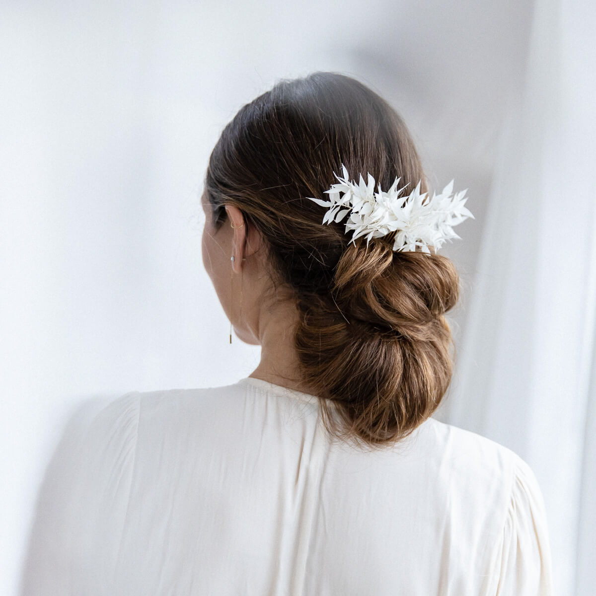 Hair comb dried flowers white ruscus