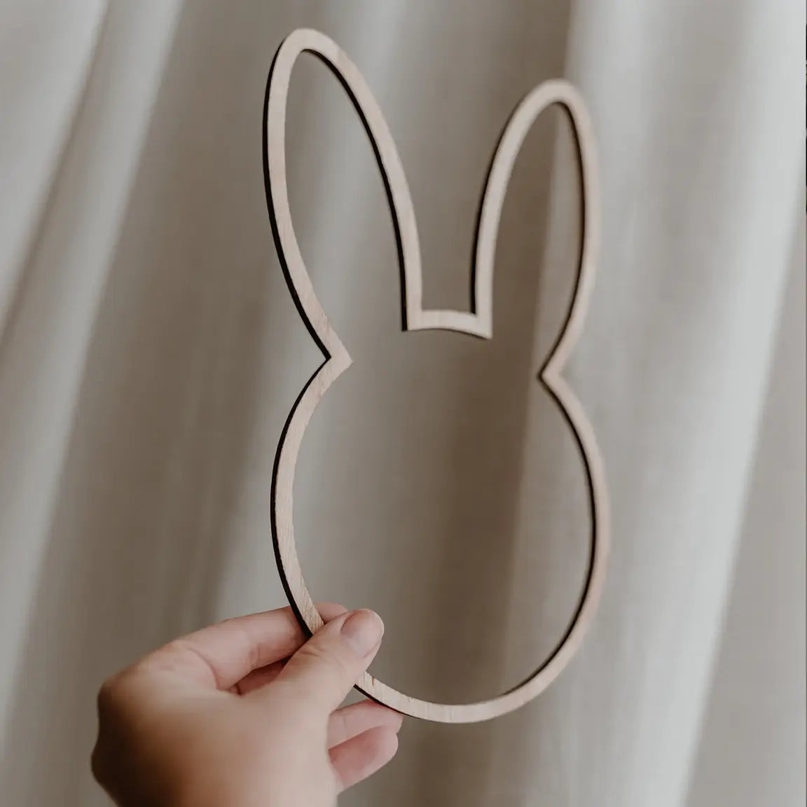 Holzkranz Hase von Eulenschnitt mit passenden Trockenblumen - DIY