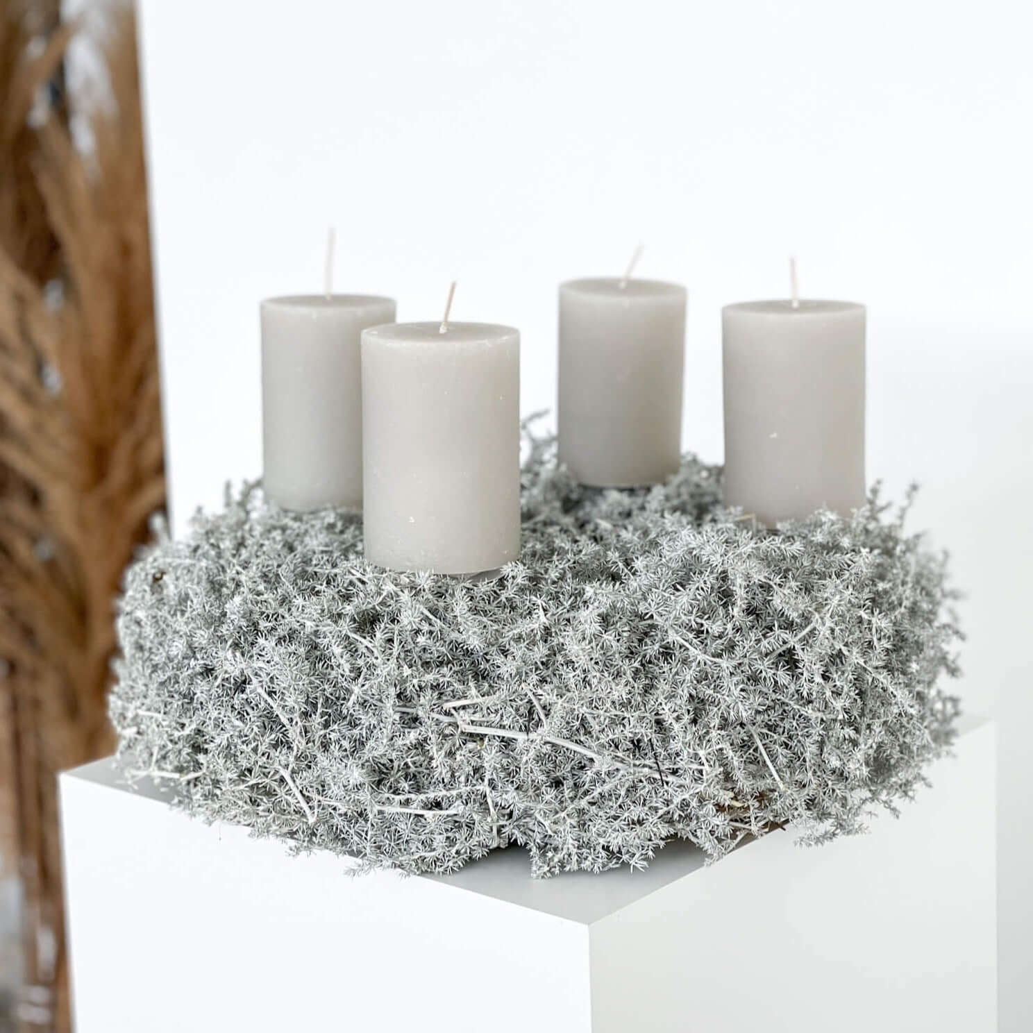 Adventskranz silber aus Trockenblumen; silber