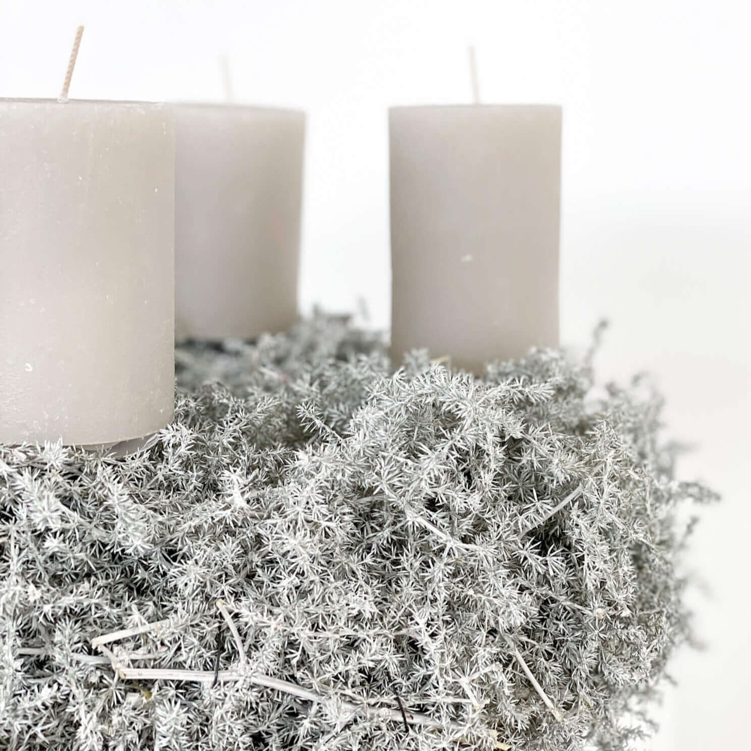 Adventskranz silber aus Trockenblumen; silber