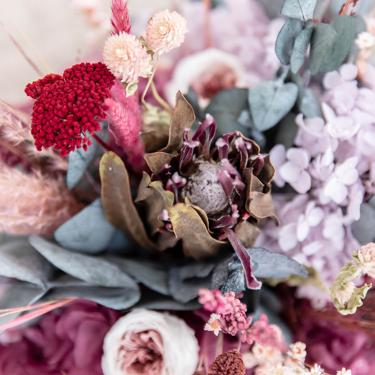 Berry Love: Brautstrauß Trockenblumen in beerigen Tönen - Lykke&You GmbH
