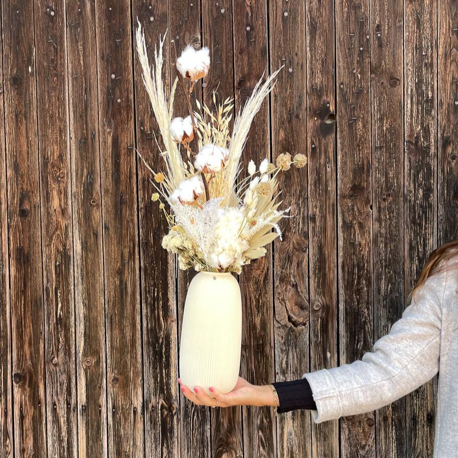 Luftig und Leicht: Trockenblumenstrauß mit Baumwolle und Pampasgras in Beige - Lykke&You GmbH